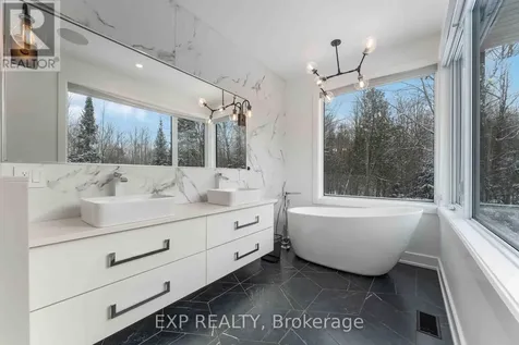 1961 Cedarlakes Way Ottawa ON K4P 1P2