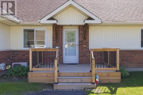206 Oak Leaf Private Ottawa ON K0A 2Z0