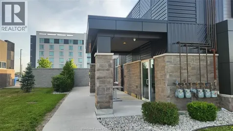 18 Amy Croft Drive Lakeshore ON N9K 0A1