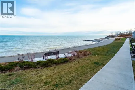 13 Windward Drive Grimsby ON L3M 0J4