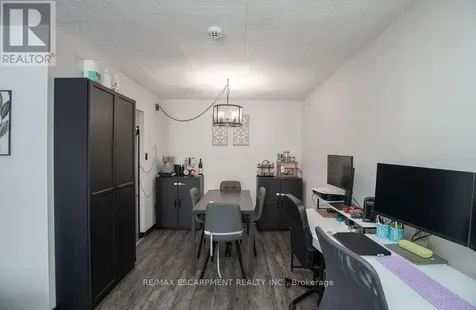 71 Vanier Drive Kitchener ON N2C 1J4