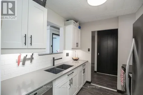 71 Vanier Drive Kitchener ON N2C 1J4