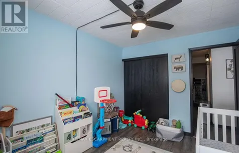 71 Vanier Drive Kitchener ON N2C 1J4