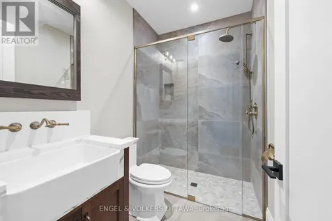 432 Ashbee Court Ottawa ON K4M 0A8