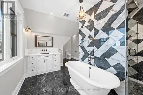 432 Ashbee Court Ottawa ON K4M 0A8