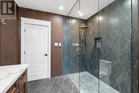 432 Ashbee Court Ottawa ON K4M 0A8