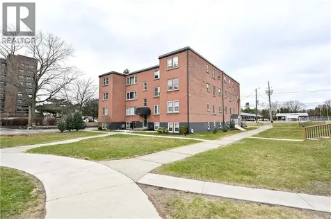 2418 New Street Burlington ON L7R 1J6
