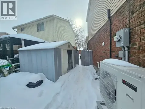 92 Copperfield Crescent Chatham ON N7M 5X6