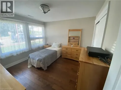 36 Mckenna Court Hamilton ON L9B 1T8