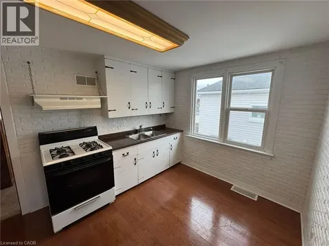 17 Lyons Avenue Welland ON L3B 1L8