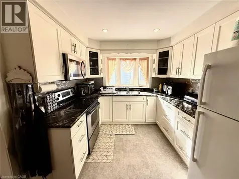 17 Lyons Avenue Welland ON L3B 1L8