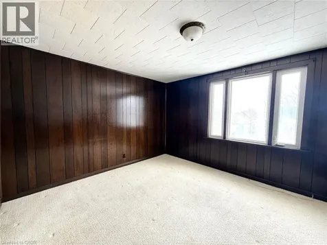 17 Lyons Avenue Welland ON L3B 1L8