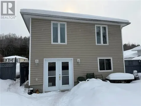 58 Washington Crescent Elliot Lake ON P3A 2L7