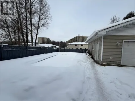 58 Washington Crescent Elliot Lake ON P3A 2L7
