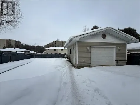 58 Washington Crescent Elliot Lake ON P3A 2L7