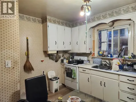 33 John Street Chatham ON N7M 5B5