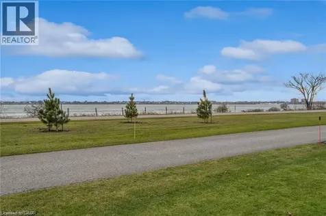 1321 Niagara Parkway Fort Erie ON L2A 5M4