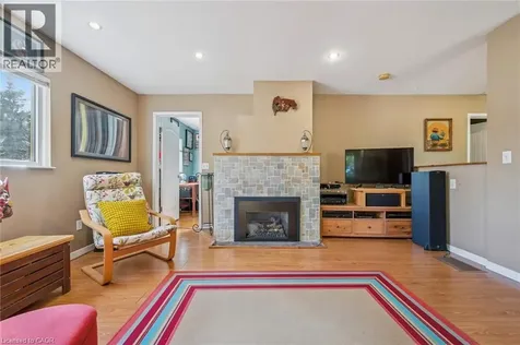 32 Holly Trail Puslinch ON N3C 2V4