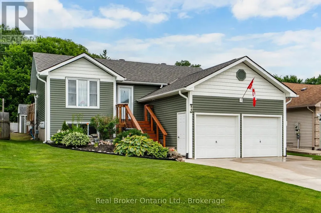 44 Byrnes Crescent Penetanguishene ON L9M 1V9