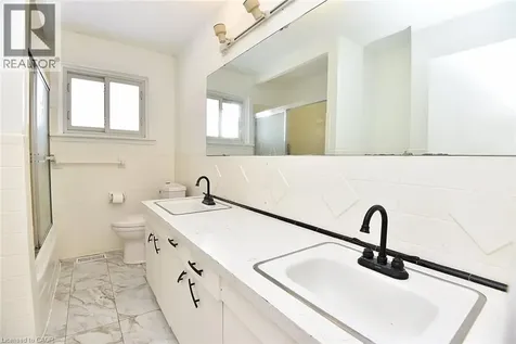 409 Tennyson Drive Oakville ON L6L 3Z2