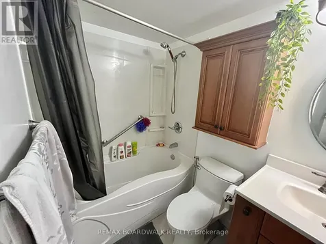 555 Brittany Drive Ottawa ON K1K 4C5
