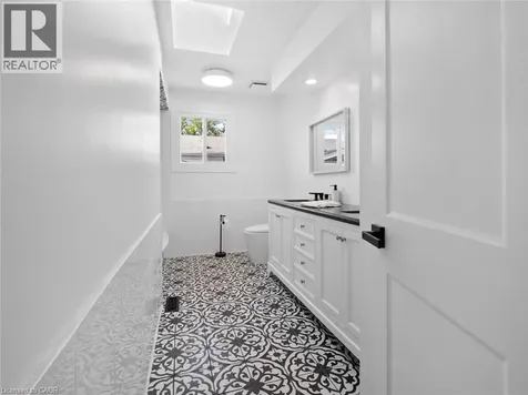 24 Keefer Road Thorold ON L2V 4Y4