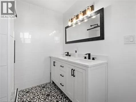 24 Keefer Road Thorold ON L2V 4Y4