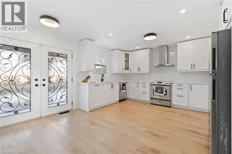 24 Keefer Road Thorold ON L2V 4Y4