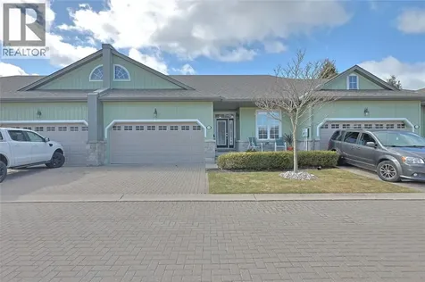 13 Oakwood Links Lane Grand Bend ON N0M 1T0