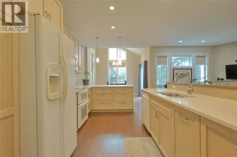 13 Oakwood Links Lane Grand Bend ON N0M 1T0