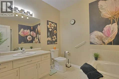 13 Oakwood Links Lane Grand Bend ON N0M 1T0
