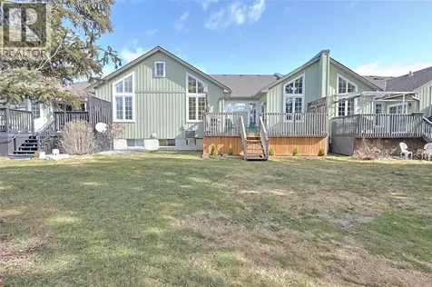 13 Oakwood Links Lane Grand Bend ON N0M 1T0