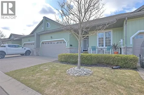 13 Oakwood Links Lane Grand Bend ON N0M 1T0