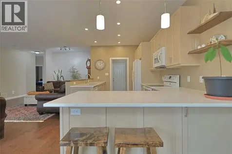13 Oakwood Links Lane Grand Bend ON N0M 1T0