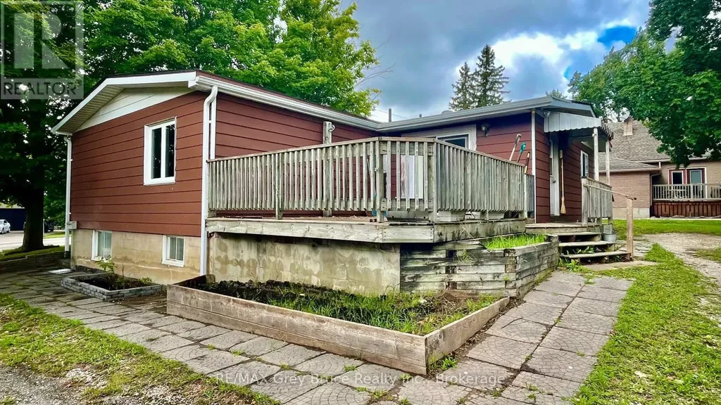 1069 7th Avenue Hanover ON N4N 2K4