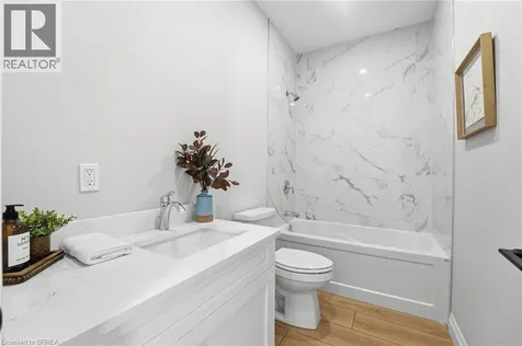 105 Vanrooy Trail Waterford ON N0E 1Y0