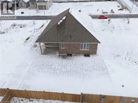 105 Vanrooy Trail Waterford ON N0E 1Y0
