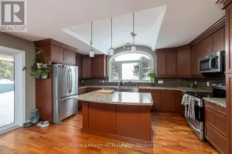 837 7th Avenue Hanover ON N4N 2K3