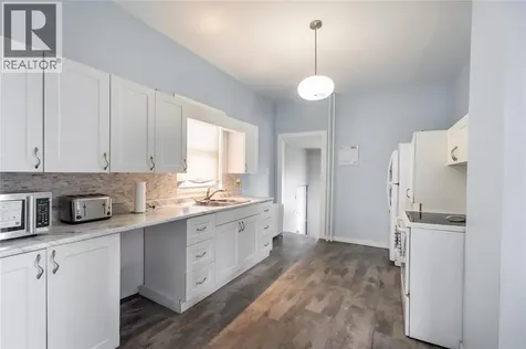 166 John Street Sarnia ON N7T 2Y9