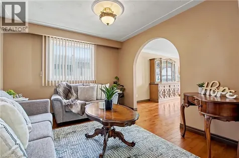 18 Ridley Drive Hamilton ON L8W 1J2