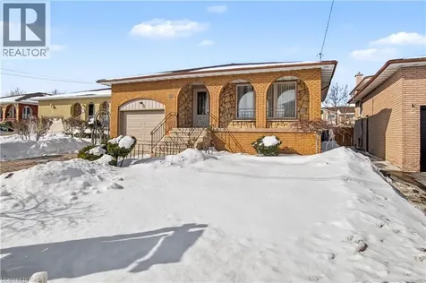 18 Ridley Drive Hamilton ON L8W 1J2