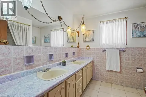 18 Ridley Drive Hamilton ON L8W 1J2