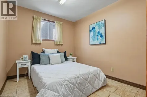 18 Ridley Drive Hamilton ON L8W 1J2