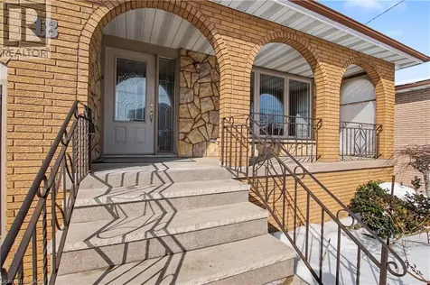 18 Ridley Drive Hamilton ON L8W 1J2