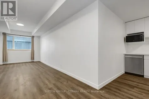 399 Winston Avenue Ottawa ON K2A 1Y8