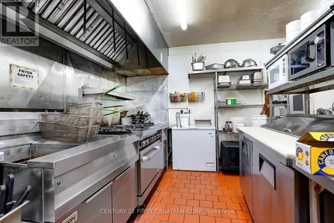 117 Christina Street North Sarnia ON N7T 5T7
