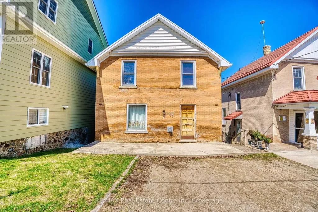 34 Wellington Street Mapleton ON N0G 1P0