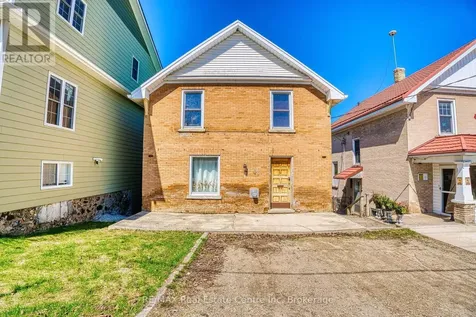 34 Wellington Street Mapleton ON N0G 1P0