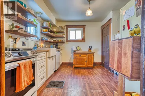 34 Wellington Street Mapleton ON N0G 1P0