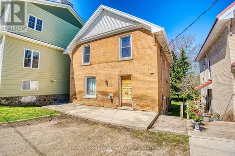 34 Wellington Street Mapleton ON N0G 1P0